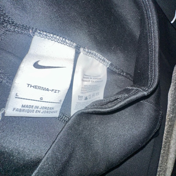 WOMENS NIKE LEGGINGS - large - therma fit - black - Picture 3 of 4